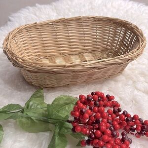 Vintage Oval Shaped Farmhouse Wicker Woven Tan Light Brown Basket Home Decor !
